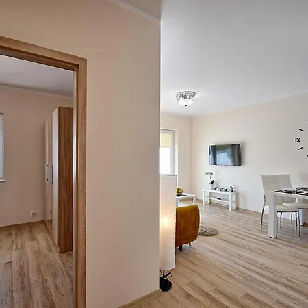 Sunflowers Apartament Przy Strzeleckiej W Kolobrzegu شقة *